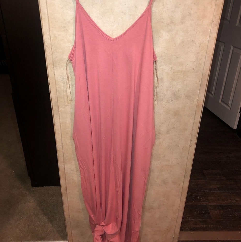  V-NECK CAMI MAXI DRESS WITH POCKETS